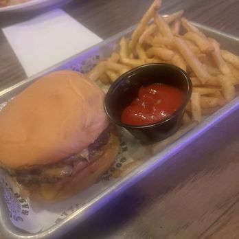 Jelly Roll's Goodnight - NADC burger. It was cooked to perfection and tasted great. - Beer Bar Near Me - Nashville, Tennessee Jelly Roll's Goodnight - NADC burger. It was cooked to perfection and tasted great. - Beer Bar Near Me - Nashville, Tennessee