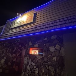 The Valley Inn Sports Bar - Outside