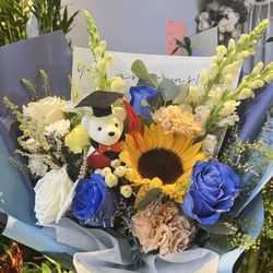 Flushing Flowers - graduation bear