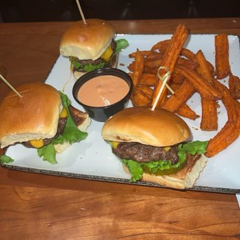 Tommy's Tavern + Tap - Sliders with sweet potato fries, very good - American Near Me - Edison, New Jersey