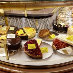 Café Konditorei Orth - Große Kuchenauswahl