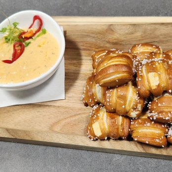 3 Sons Brewing - Beer Cheese and Pretzels - Breweries Near Me - Dania Beach, Florida