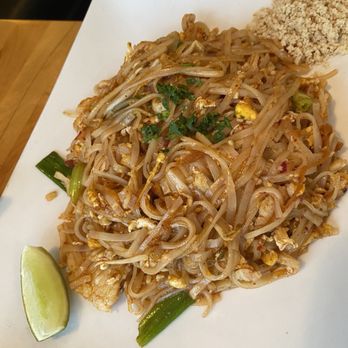 Mint Thai Kitchen - Chicken Pad Thai Lunch - Thai Near Me - Houston, Texas