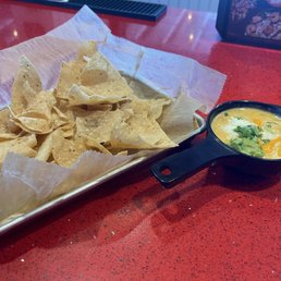 Half chips and Queso & Chips (V) - 1/2