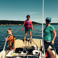 Orcas Boat Rentals - 17' Boston Whaler and all smiles from the fam!