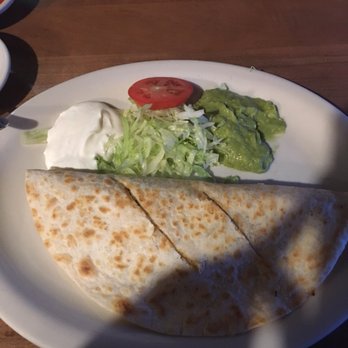 Los Mariachis - Only slits. Not cut. Only chicken and green peppers in this chicken fajita quesadilla - Mexican Near Me - Wallingford, Connecticut