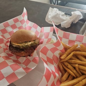 Bullhorns Burger Grill - Dos Amigos burger with pepper jack cheese, guacamole, fresh jalapenos, sauteed onions - Chicken Wings Near Me - Linden, New Jersey