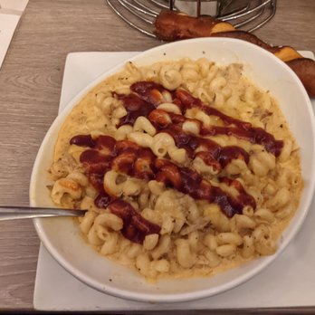 Bigham Tavern - Smokehouse Mac! Amazing! - Chicken Wings Near Me - Pittsburgh, Pennsylvania