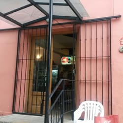 Drugstore el Puente - La entrada
