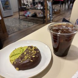 Ice Coffee  Pistachio Cookie