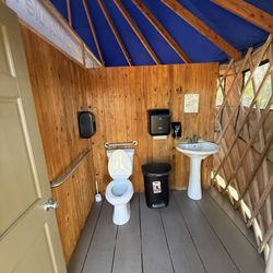 Camp Mokuleia - Bathrooms in the yurt