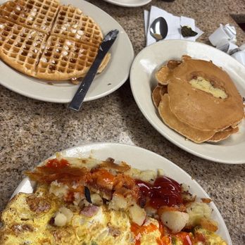 Lincoln's Waffle Shop - Western omelet, banana pancakes, waffle, home fries, bacon - American Near Me - Washington, DC, District of Columbia