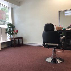 Lovely Threading - The inside space, clean and cozy