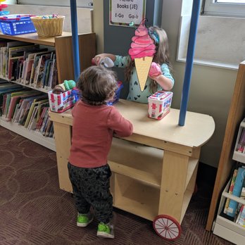 Wilmette Public Library - Libraries Near Me - Wilmette, Illinois