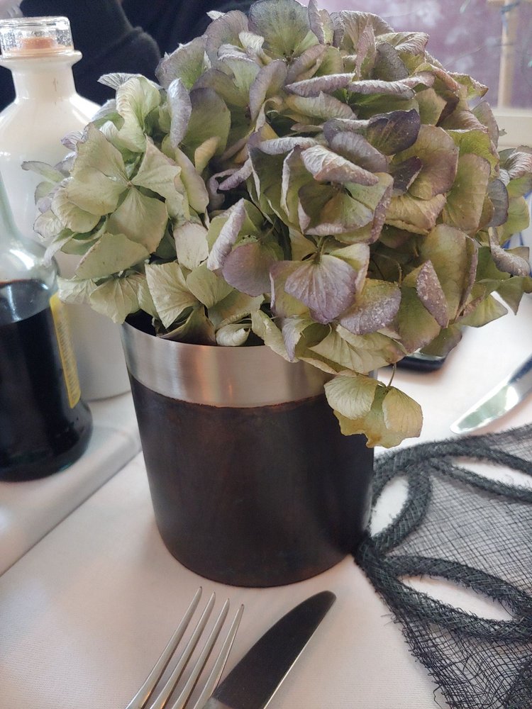 LUNA ROSSA Updated April 2024 Place des Lices, SaintTropez, Var