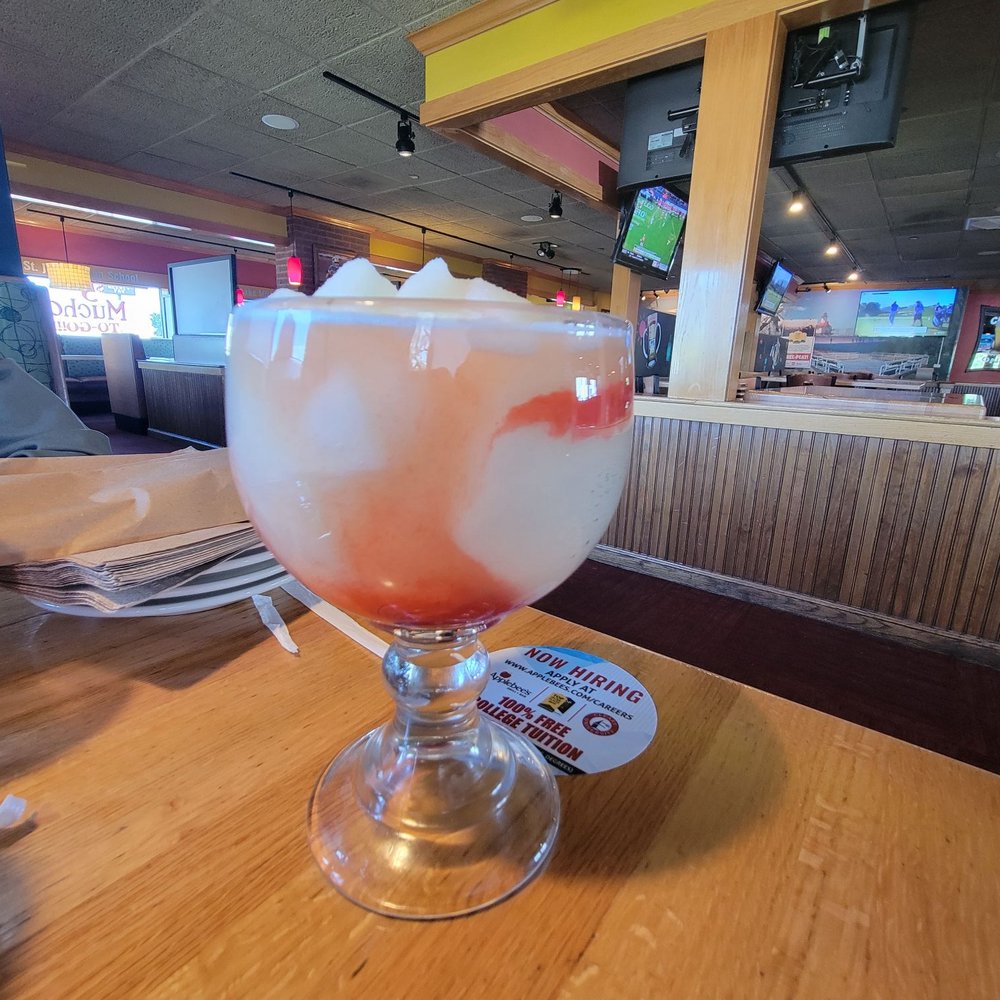 Applebee's Grill + Bar - Mucho strawberry cocktail - American Near Me - Benton Harbor, Michigan