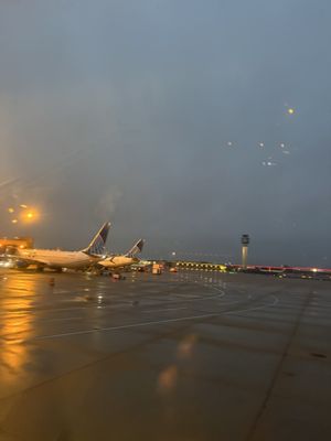 Cleveland Hopkins International Airport by null