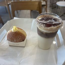 Mango donut, tiramisu latte Mango donut, tiramisu latte