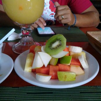 Natura - Fresh fruit!  Papaya  Banana  Kiwi  Pina  Pera - Vegetarian Near Me - Cancún, ROO