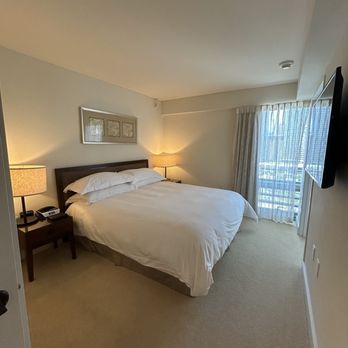Ka La'i Waikiki Beach, LXR Hotels & Resorts - One bedroom suite bedroom king bed - Hotels Near Me - Honolulu, Hawaii Ka La'i Waikiki Beach, LXR Hotels & Resorts - One bedroom suite bedroom king bed - Hotels Near Me - Honolulu, Hawaii