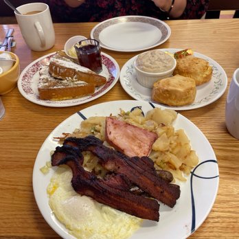 Arthur's Coffee Shop - Big Sampler with an extra biscuit & gravel - American Near Me - La Habra, California