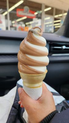 Don & Jo's Drive-In by null