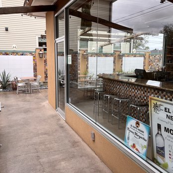El Gato Negro - Lakeview - Outdoor bar and seating patio.. - Mexican Near Me - New Orleans, Louisiana El Gato Negro - Lakeview - Outdoor bar and seating patio.. - Mexican Near Me - New Orleans, Louisiana