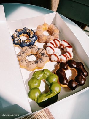 Hookt Doughnuts Catering by null