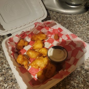 Wally's Wisconsin Tavern - Cheese curds - American Near Me - Denver, Colorado