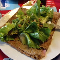 A La Galette D'Antan - Il y a toute les galettes classiques, mais également des suggestions du jour. Galette jambon, bleu d'auvergne, oeuf et noix...