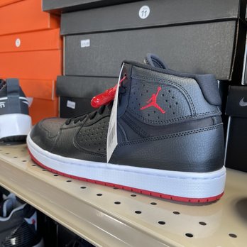 Devon Sports - Shoe Stores Near Me - Chicago, Illinois Devon Sports - Shoe Stores Near Me - Chicago, Illinois