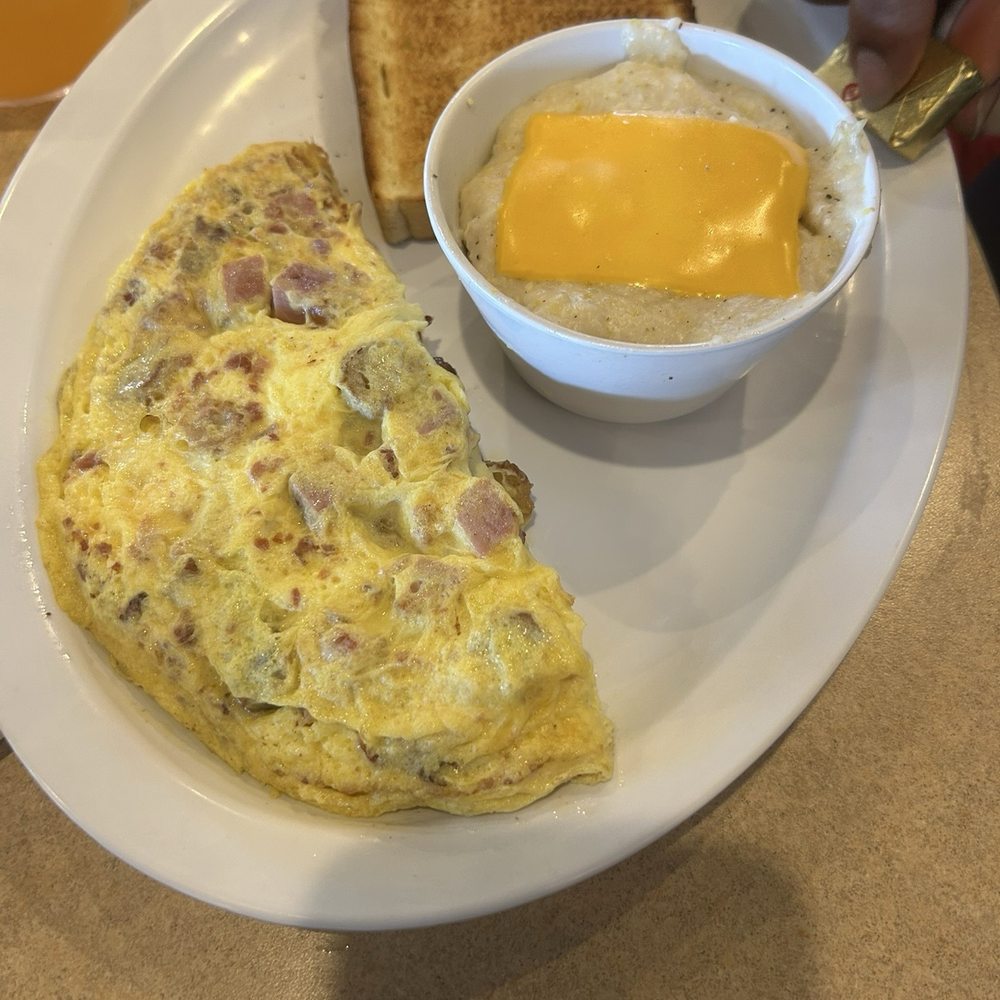 Downtown Diner - 3 Egg Omelet - Diners Near Me - Celebration, Florida Downtown Diner - 3 Egg Omelet - Diners Near Me - Celebration, Florida
