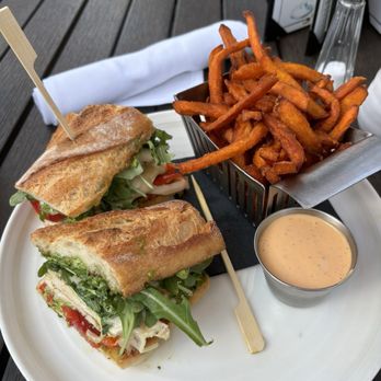Le Papagayo - Chicken Pesto Sandwich - Breakfast & Brunch Near Me - Encinitas, California
