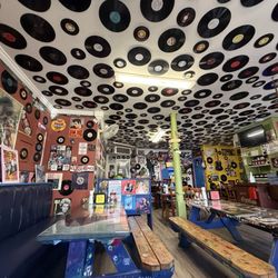 B-Side Grill - Decor