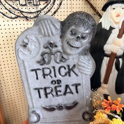 Petunias Antiques & Treasures - Trick or Treat Blowmold!