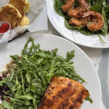 Liliha Bakery - arugula with salmon & shrimp with spinach - Bakeries Near Me - Honolulu, Hawaii