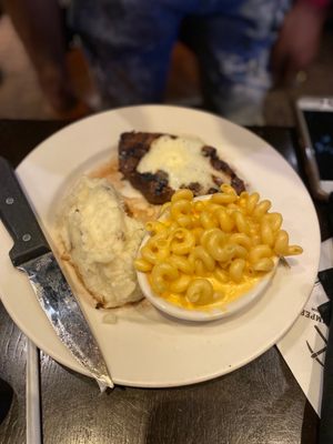 Claim Jumper Restaurants by null