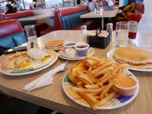 Dee's Family Restaurant by null