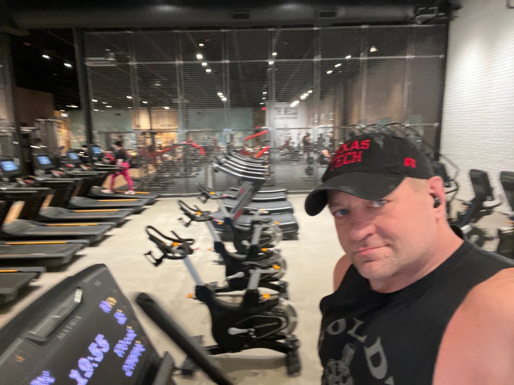 Gold's Gym Flower Mound, Flower Mound Roadtrippers