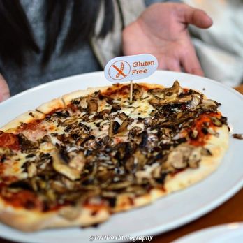 Da Nicola - Mushroom gluten free pizza - Italian Near Me - Madrid, M