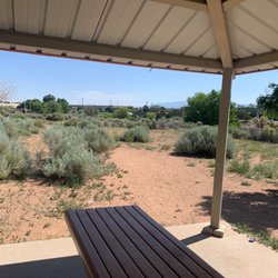 Villa Linda Park - Dog park and picnic table