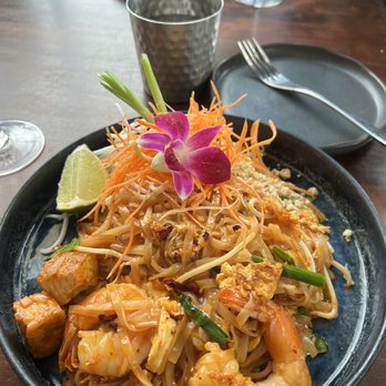 Sun and Moon - Pad Thai - Thai Near Me - San Francisco, California Sun and Moon - Pad Thai - Thai Near Me - San Francisco, California