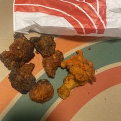 I Doordashed 8 Boneless Wings this is what I got lol just ridiculous 5 burnt up nuggets an 1 random chicken wing