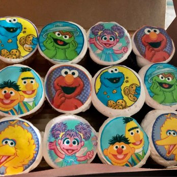 H-E-B - Cupcakes - Sesame Street in whipped icing - Grocery Near Me - Missouri City, Texas
