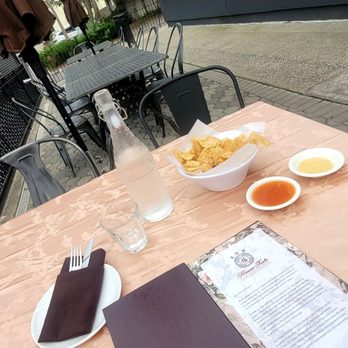 Hunan Taste - Free fried wontons and sauces - Chinese Near Me - Montclair, New Jersey
