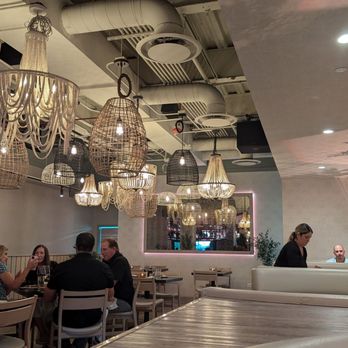 Violí Oakbrook - Interior - Greek Near Me - Oak Brook, Illinois