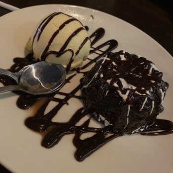 Applebee's Grill + Bar - Triple Chocolate Meltdown - American Near Me - Woodbridge, New Jersey Applebee's Grill + Bar - Triple Chocolate Meltdown - American Near Me - Woodbridge, New Jersey