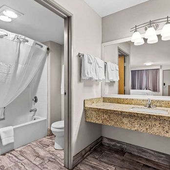Days Inn by Wyndham Buckeye - Guest room bath - Hotels Near Me - Buckeye, Arizona Days Inn by Wyndham Buckeye - Guest room bath - Hotels Near Me - Buckeye, Arizona