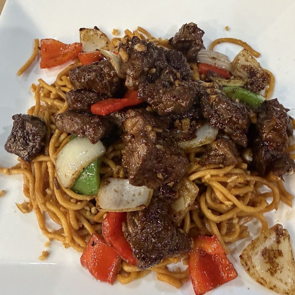 Moodles - Shaken Beef Garlic Noodle - Vietnamese Near Me - Brentwood, California