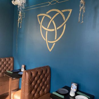 Chet's Dallas - Decor - Irish Near Me - Dallas, Texas Chet's Dallas - Decor - Irish Near Me - Dallas, Texas